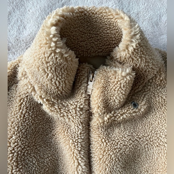 NWOT Alo Yoga Sherpa Jacket Fleece Size S - Picture 9 of 13